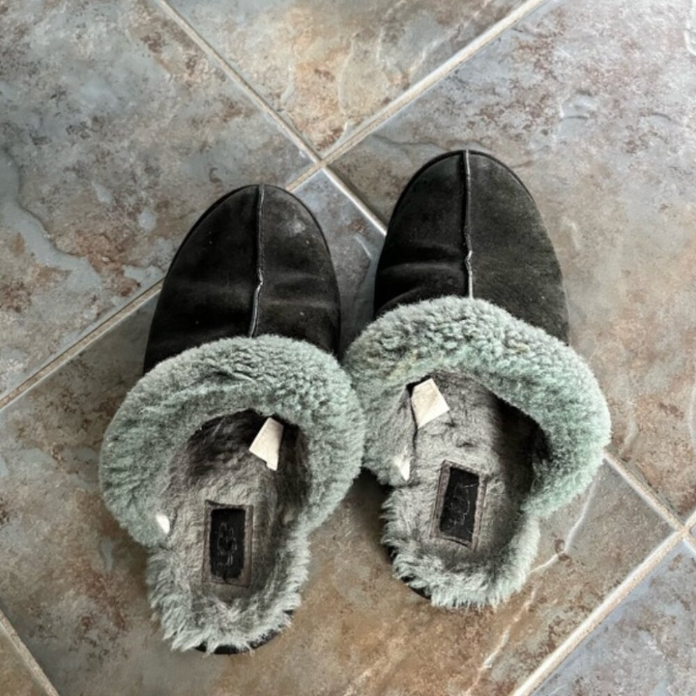 UGG Men Black Scuff Leather Slipper - Picture 3 of 4